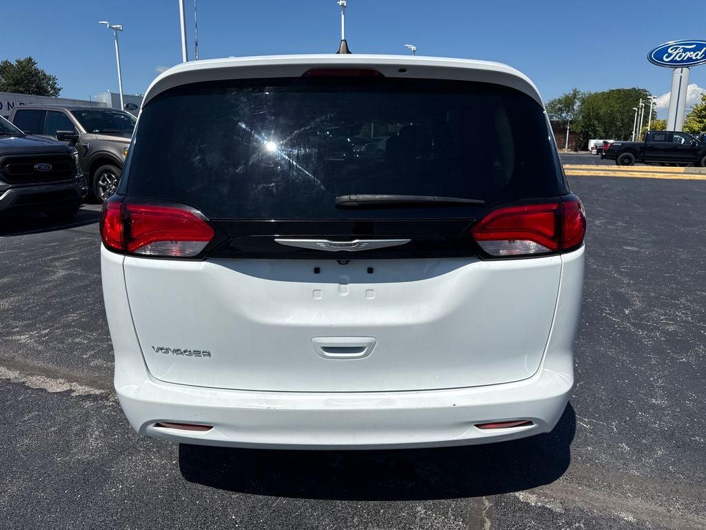 2023 Chrysler Voyager LX