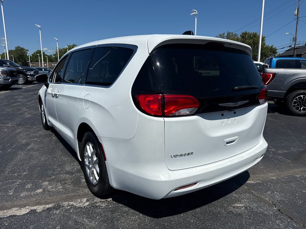 2023 Chrysler Voyager LX