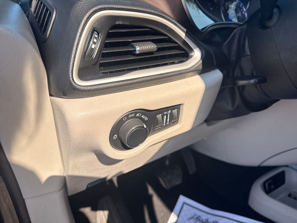 2023 Chrysler Voyager LX