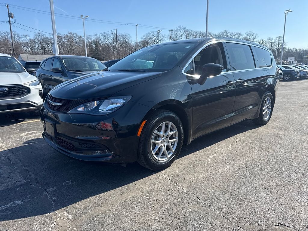 2023 Chrysler Voyager LX