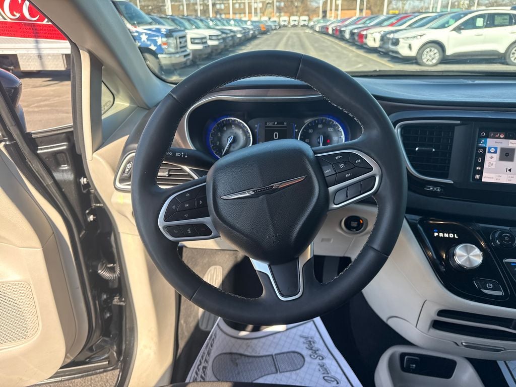 2023 Chrysler Voyager LX