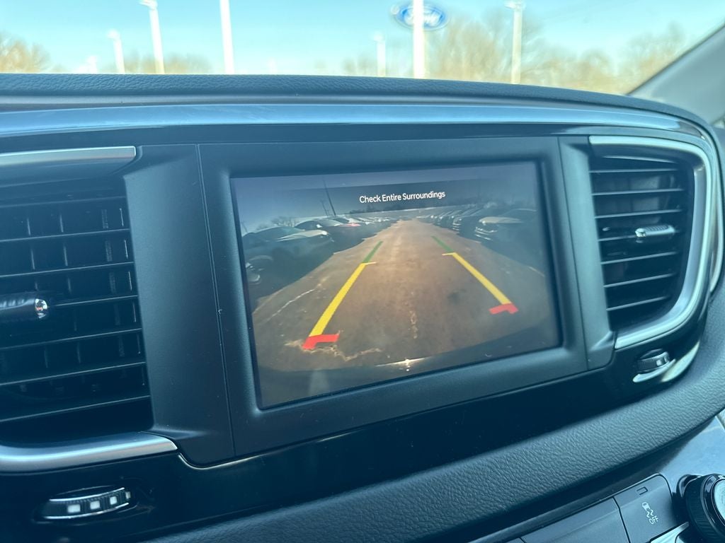 2023 Chrysler Voyager LX