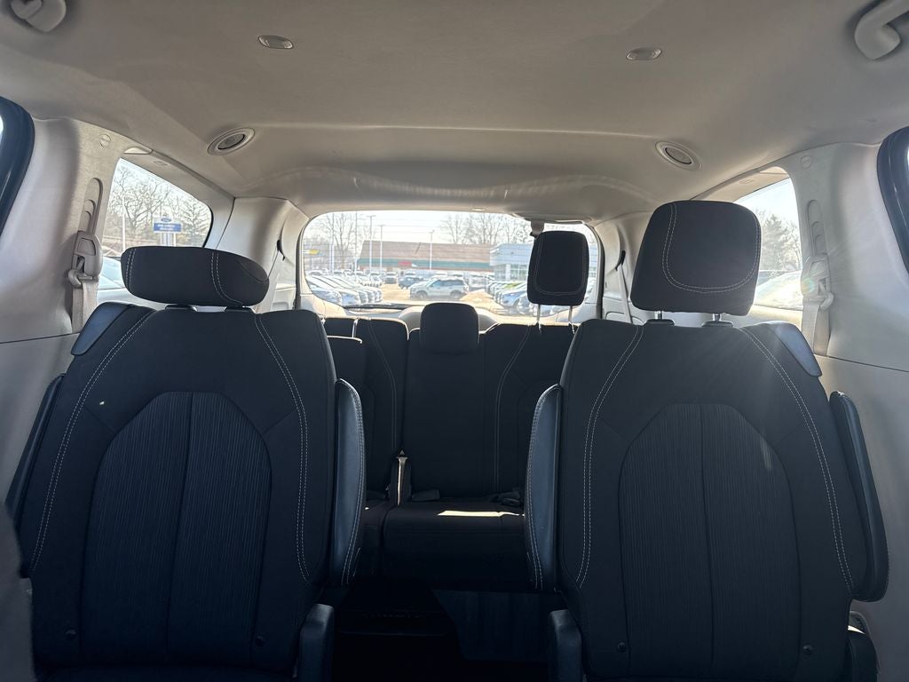 2023 Chrysler Voyager LX