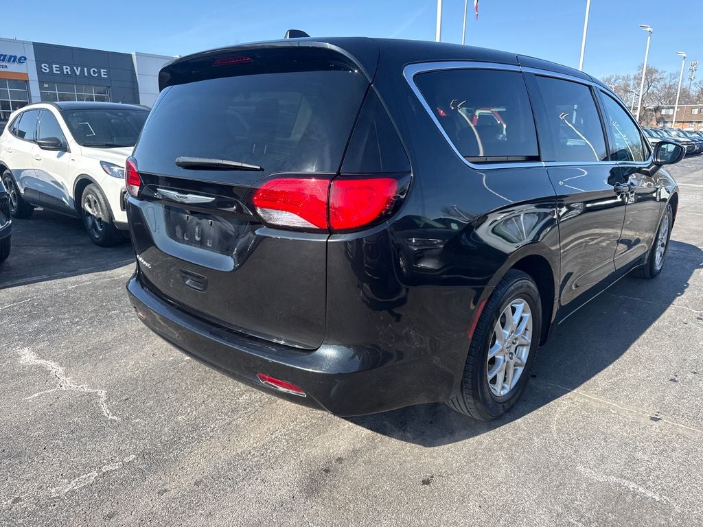 2023 Chrysler Voyager LX