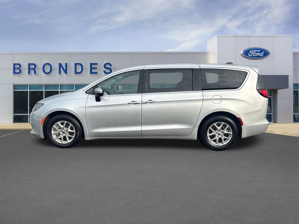 2023 Chrysler Voyager LX