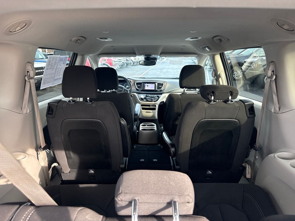 2023 Chrysler Voyager LX