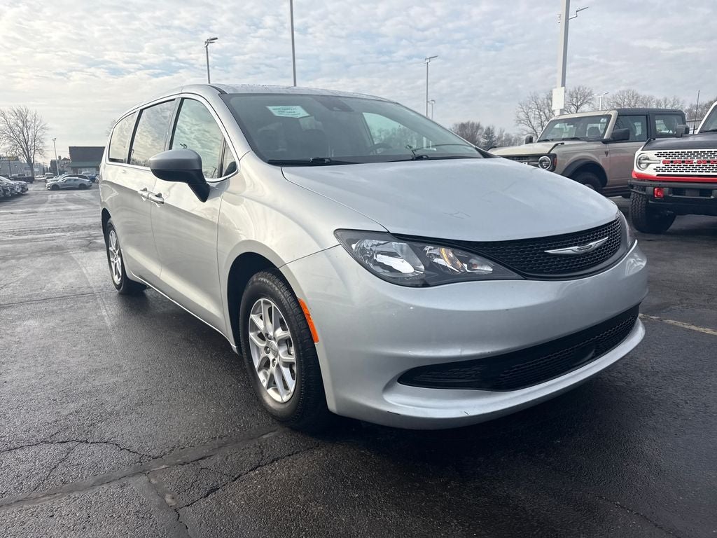 2023 Chrysler Voyager LX