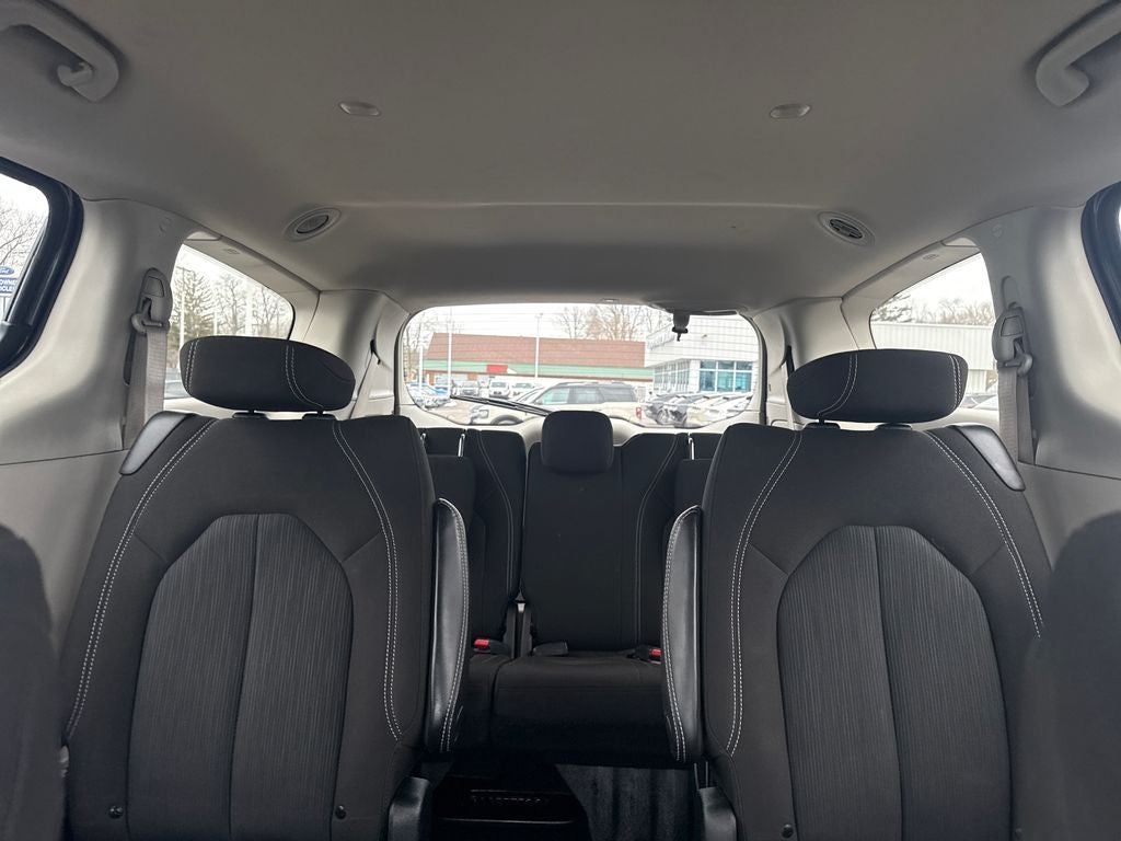 2023 Chrysler Voyager LX