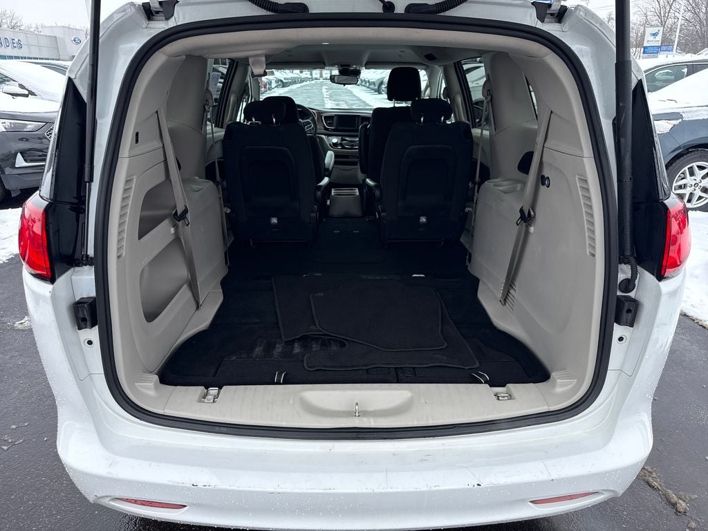 2023 Chrysler Voyager LX