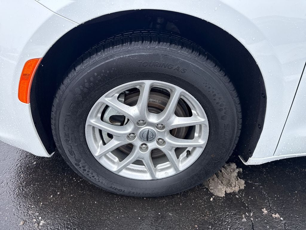 2023 Chrysler Voyager LX