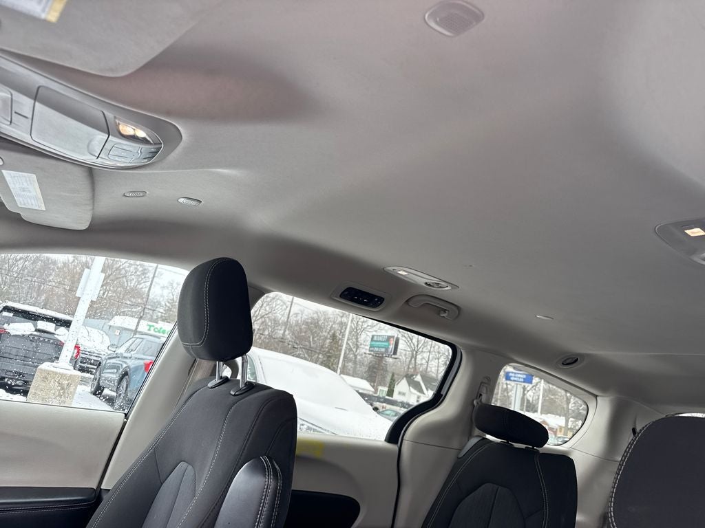 2023 Chrysler Voyager LX