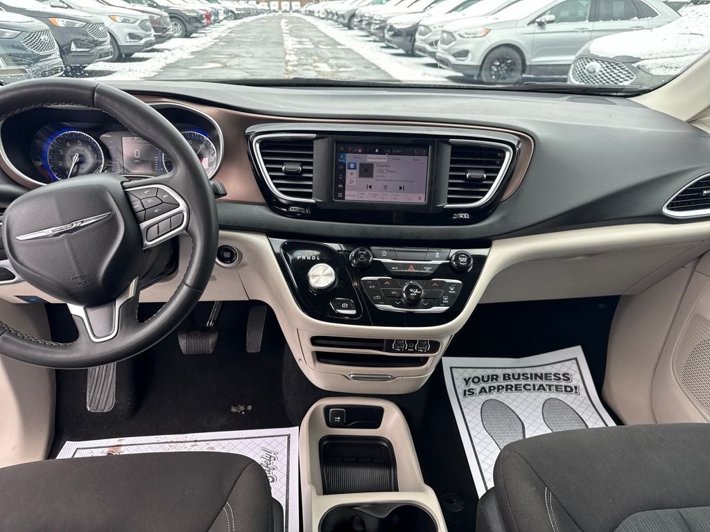 2023 Chrysler Voyager LX