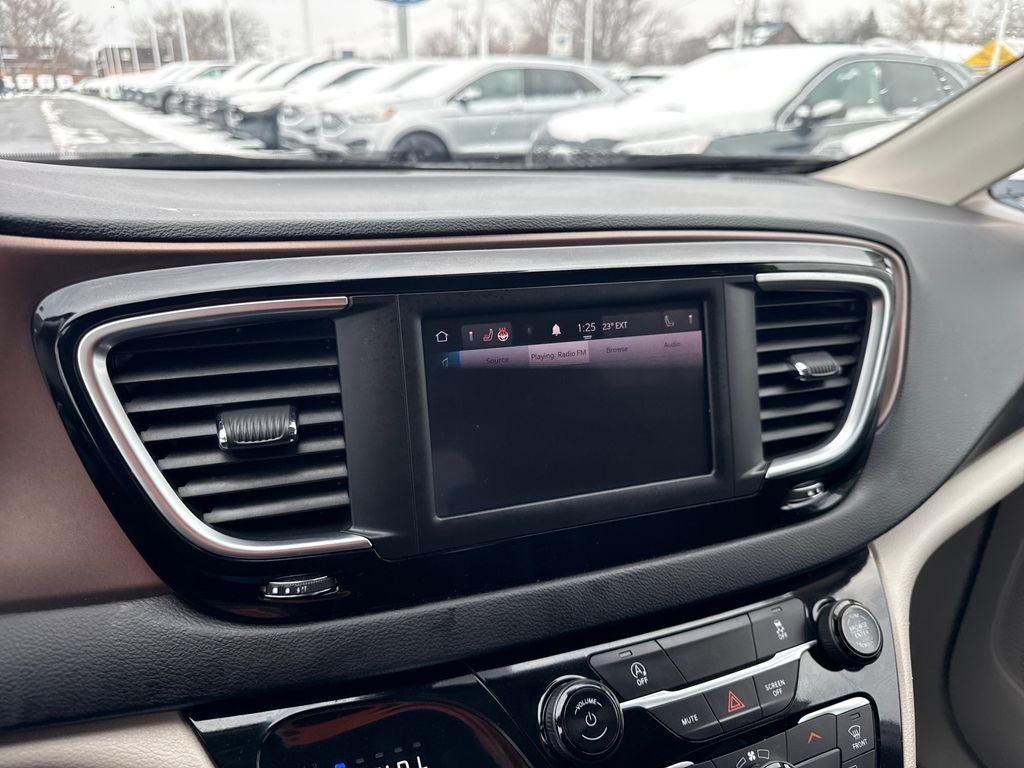 2023 Chrysler Voyager LX