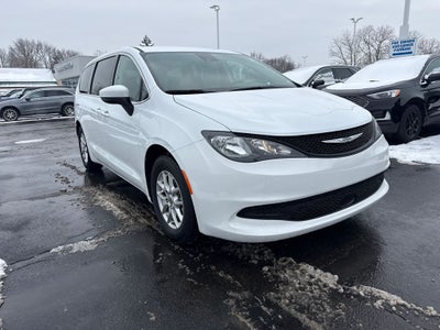 2023 Chrysler Voyager LX