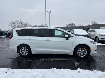 2023 Chrysler Voyager LX