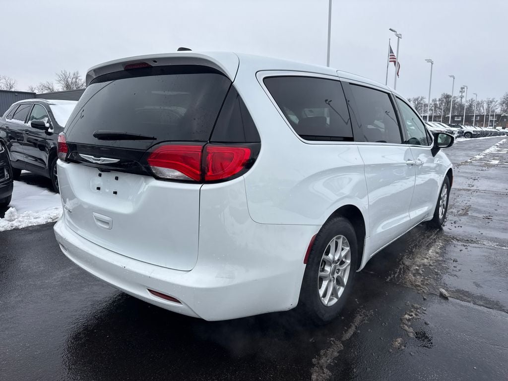2023 Chrysler Voyager LX