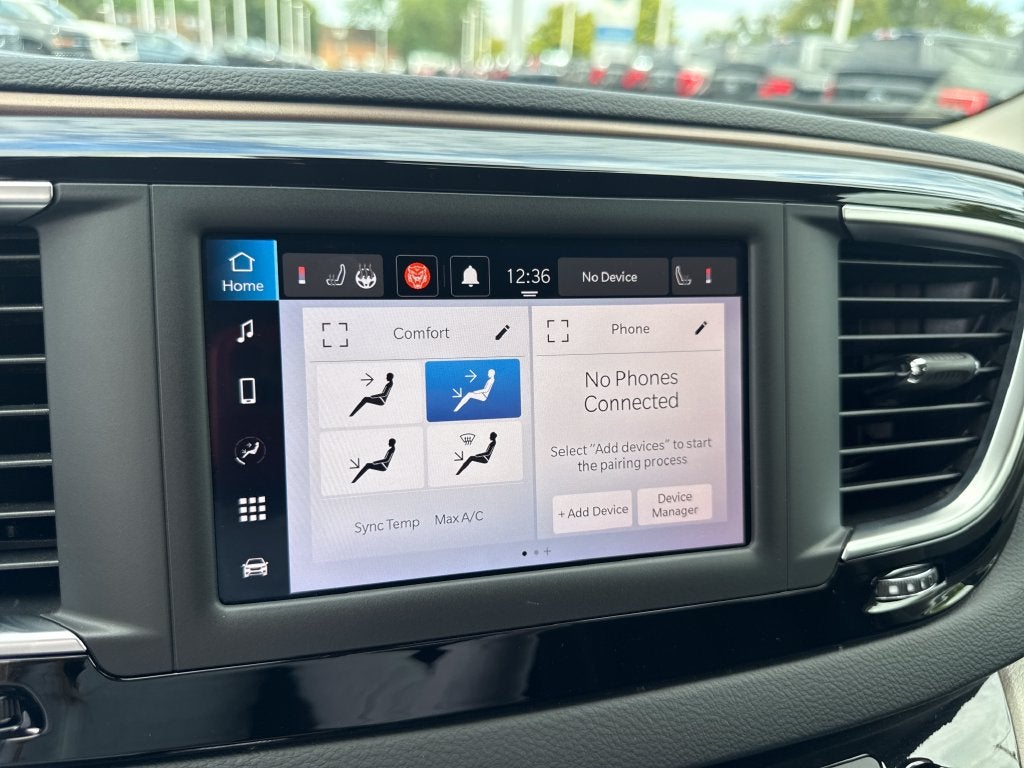 2023 Chrysler Voyager LX
