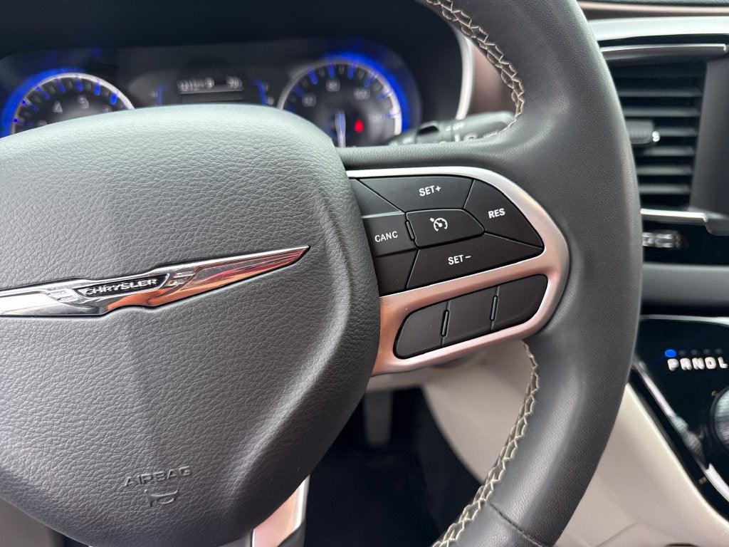 2023 Chrysler Voyager LX