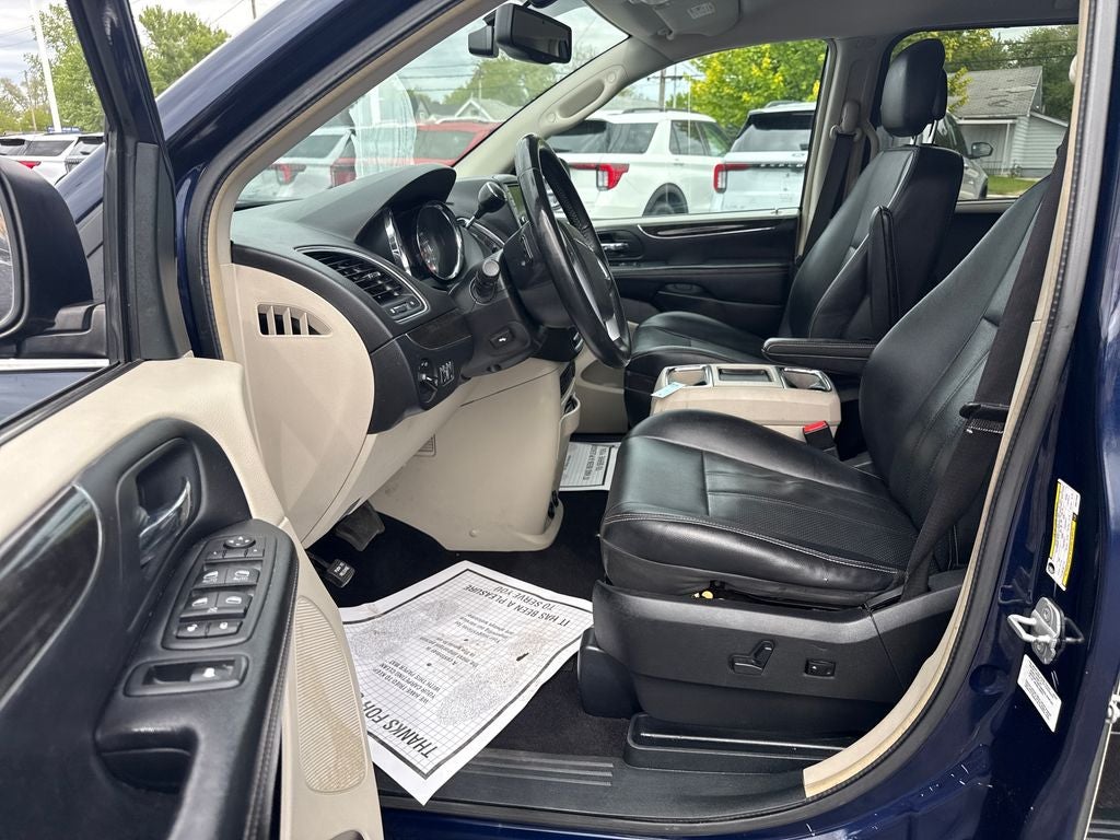 2013 Chrysler Town & Country Touring-L
