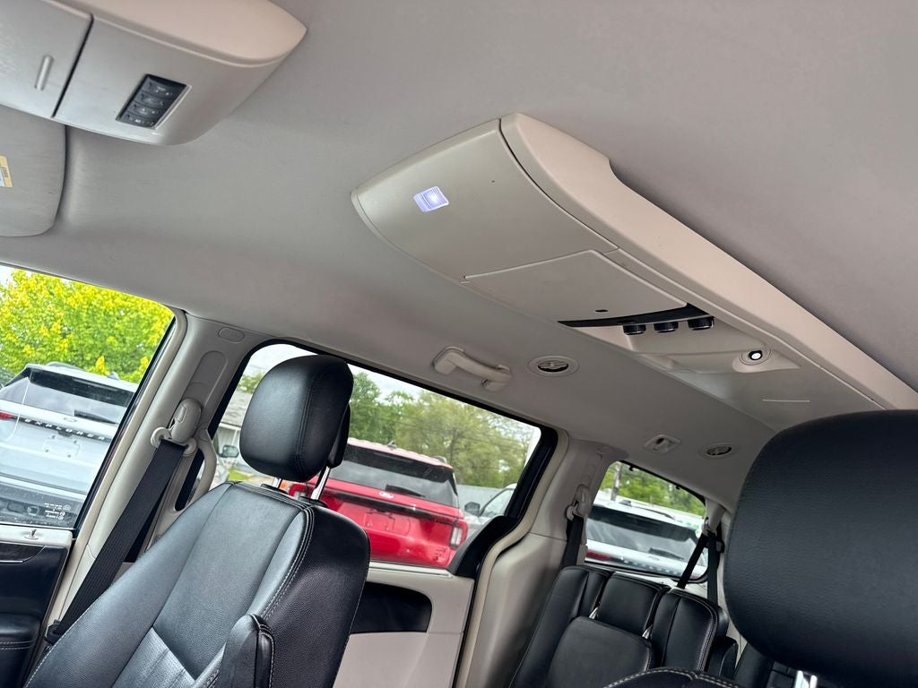 2013 Chrysler Town & Country Touring-L