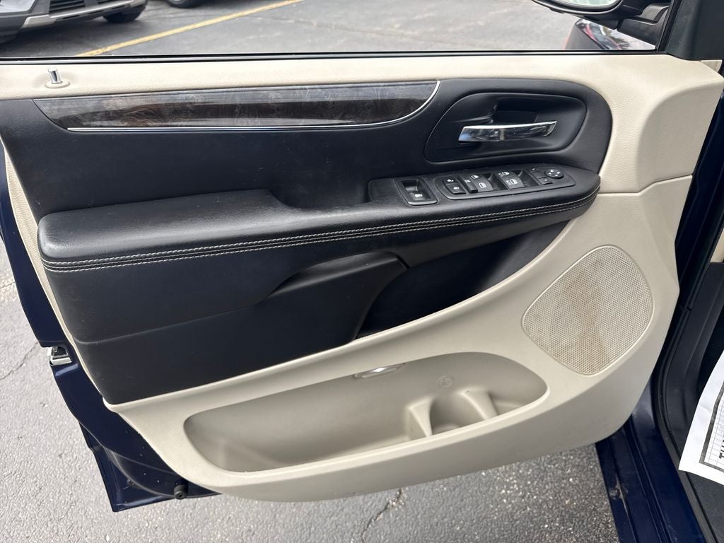2013 Chrysler Town & Country Touring-L