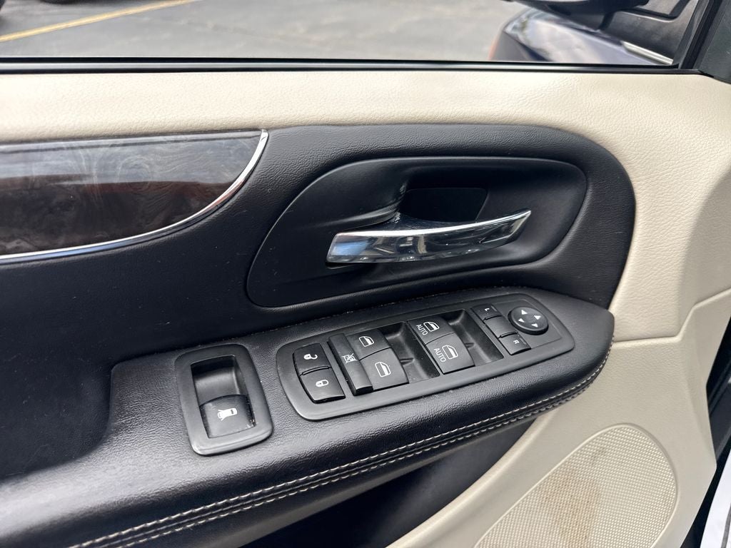 2013 Chrysler Town & Country Touring-L