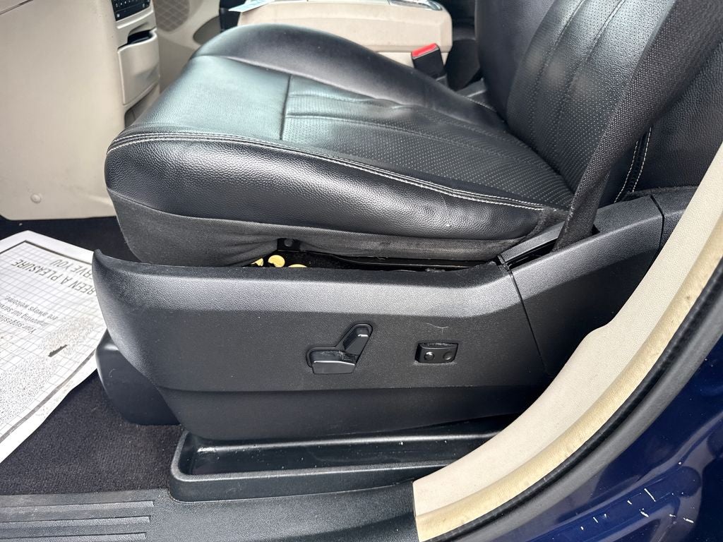 2013 Chrysler Town & Country Touring-L