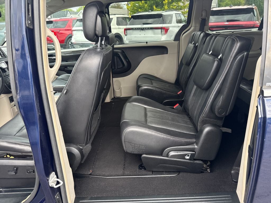 2013 Chrysler Town & Country Touring-L