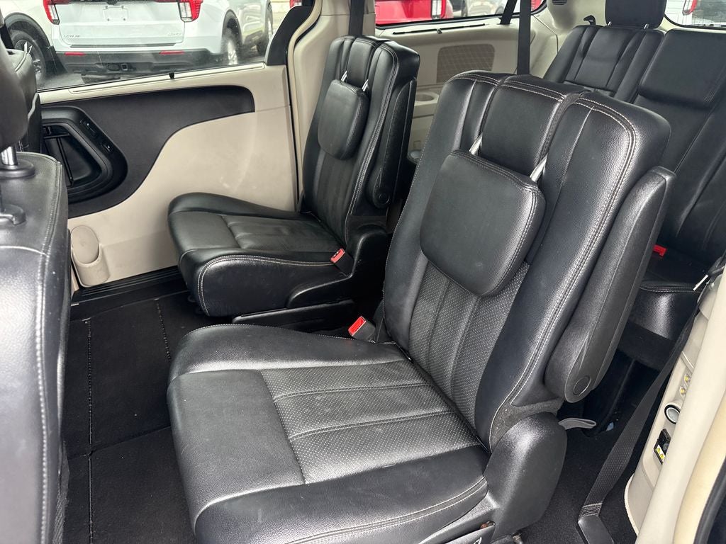 2013 Chrysler Town & Country Touring-L