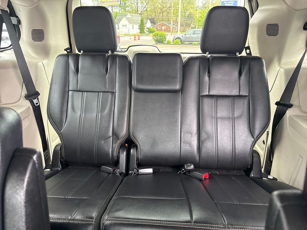 2013 Chrysler Town & Country Touring-L