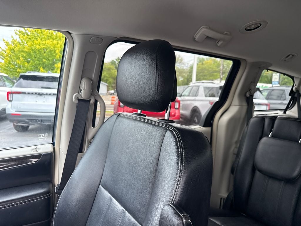 2013 Chrysler Town & Country Touring-L