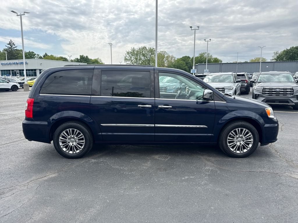 2013 Chrysler Town & Country Touring-L