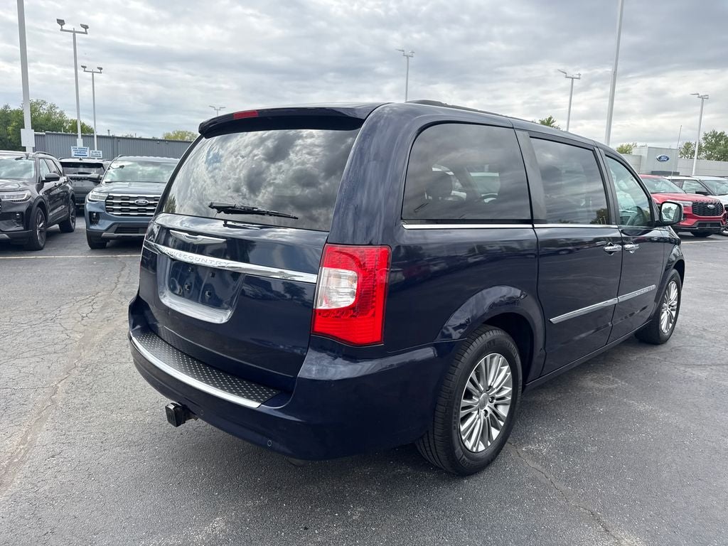 2013 Chrysler Town & Country Touring-L