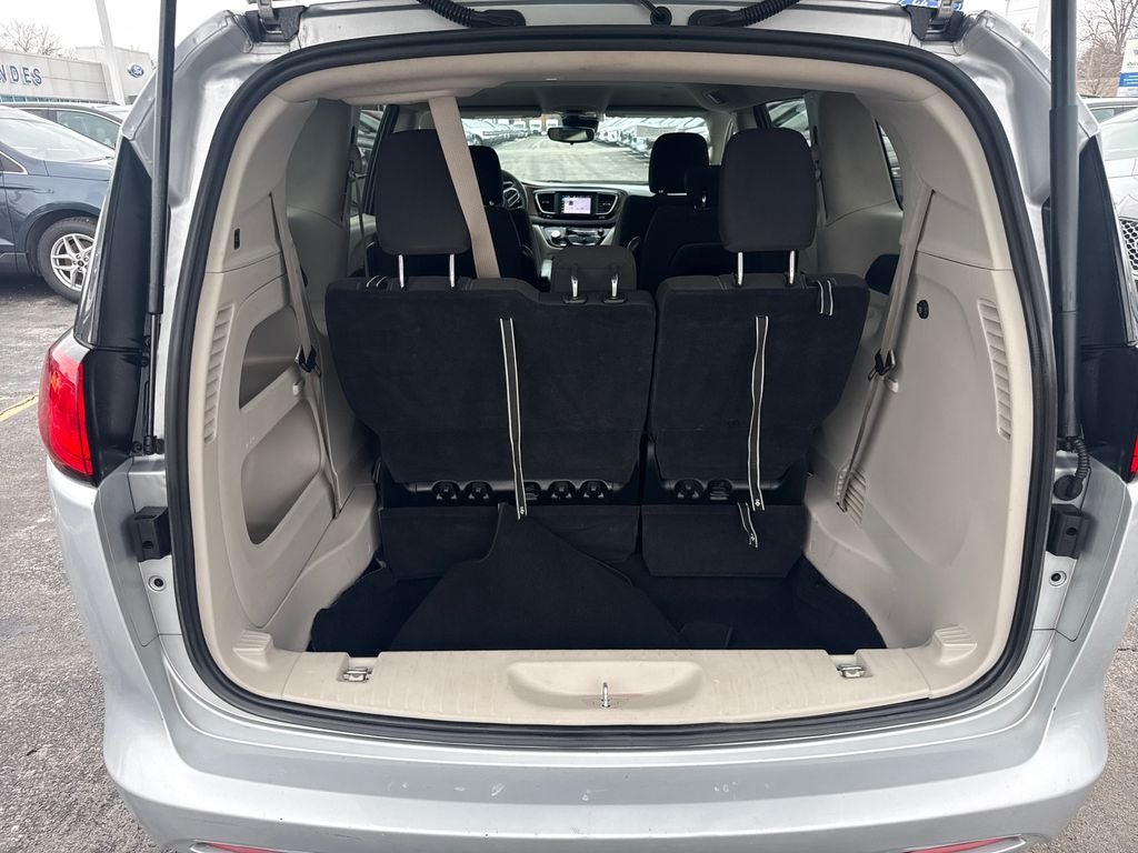 2023 Chrysler Voyager LX