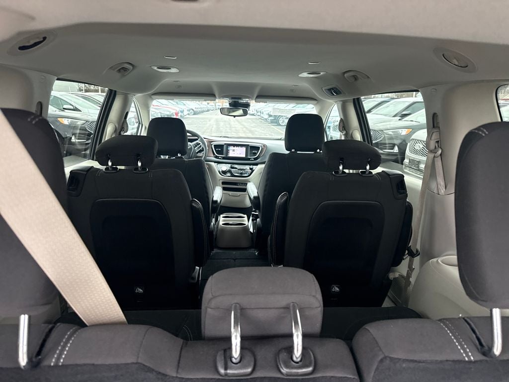 2023 Chrysler Voyager LX