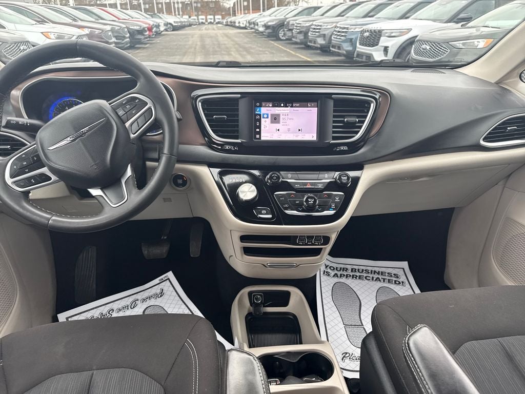 2023 Chrysler Voyager LX