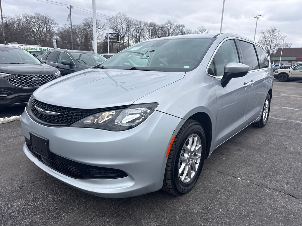2023 Chrysler Voyager LX
