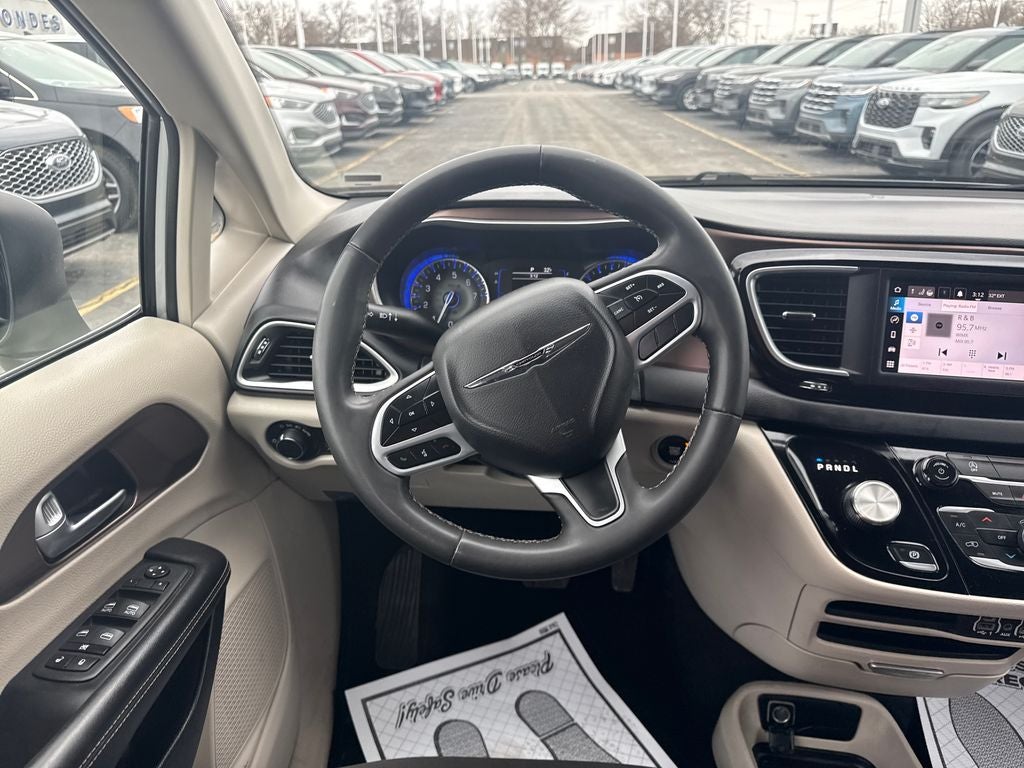 2023 Chrysler Voyager LX