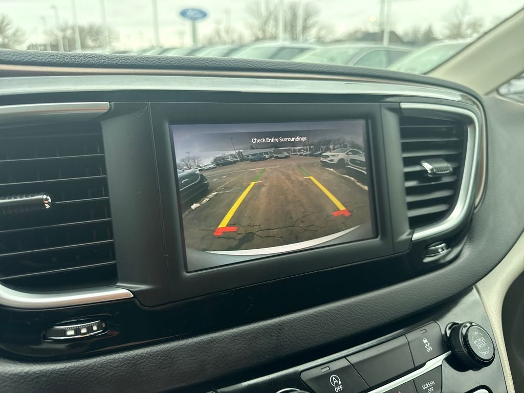 2023 Chrysler Voyager LX