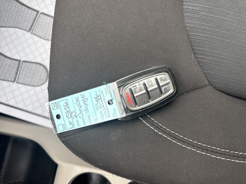 2023 Chrysler Voyager LX