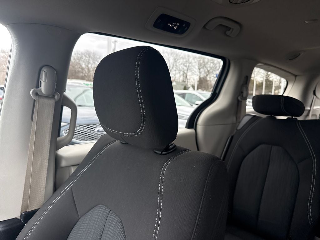 2023 Chrysler Voyager LX