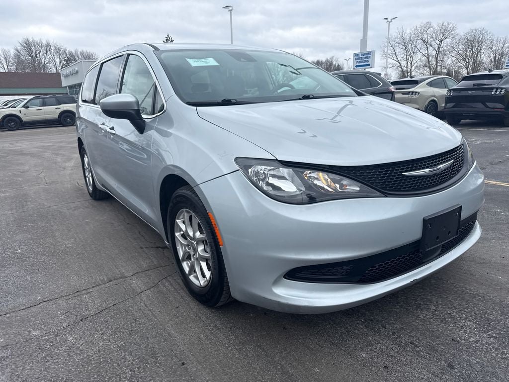 2023 Chrysler Voyager LX