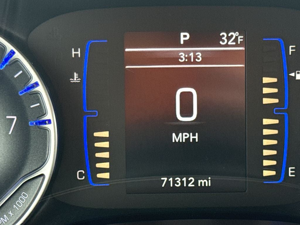 2023 Chrysler Voyager LX