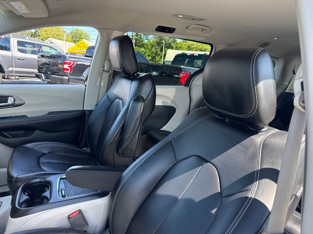 2024 Chrysler Pacifica Hybrid Select