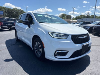 2024 Chrysler Pacifica Hybrid Select