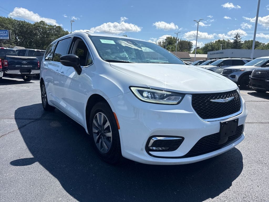 2024 Chrysler Pacifica Hybrid Select