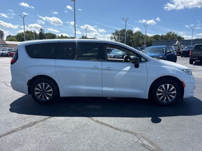 2024 Chrysler Pacifica Hybrid Select