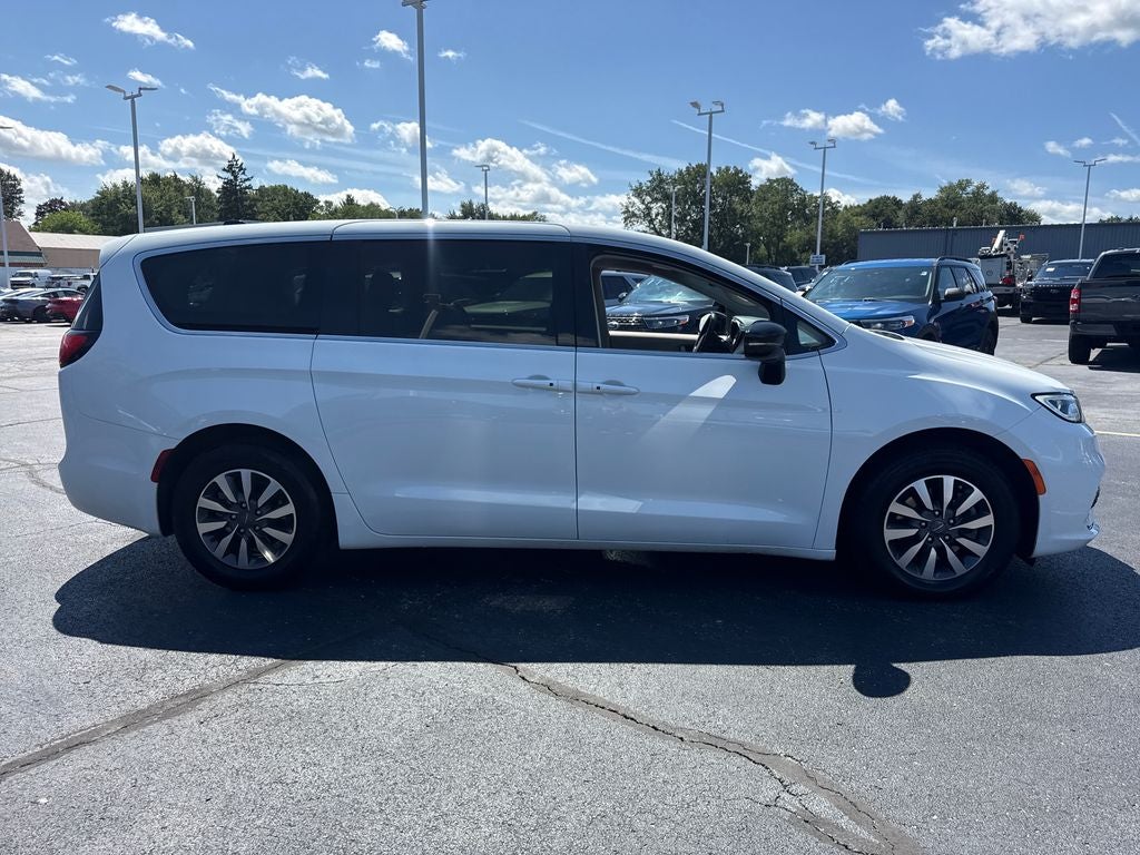 2024 Chrysler Pacifica Hybrid Select