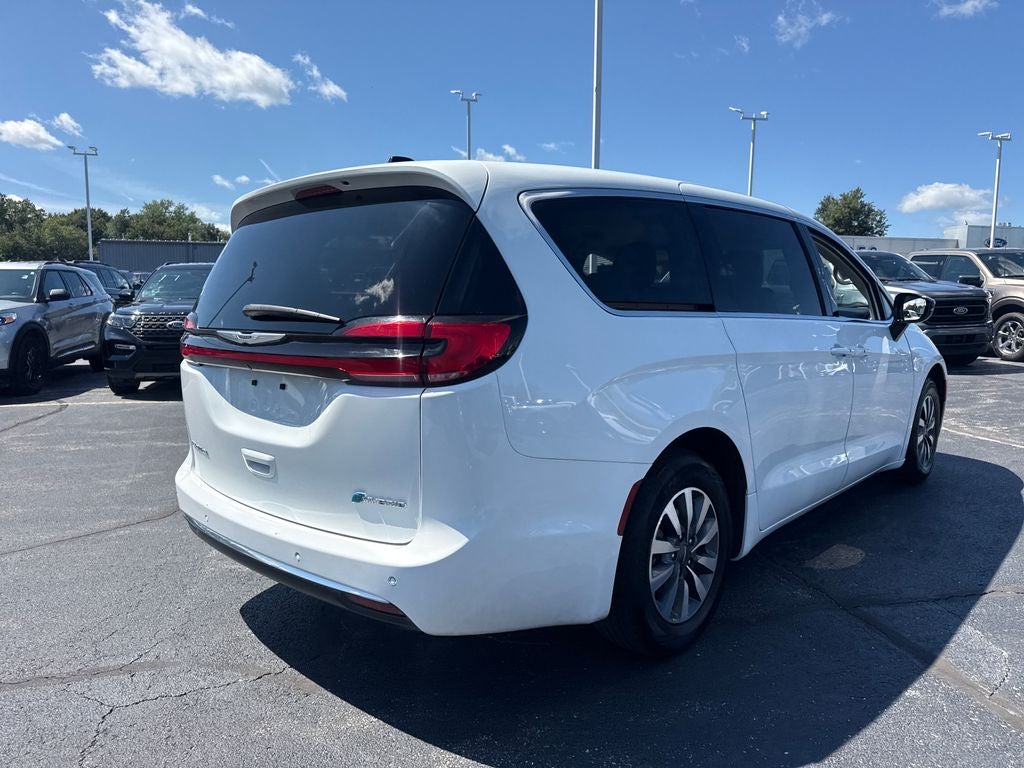 2024 Chrysler Pacifica Hybrid Select