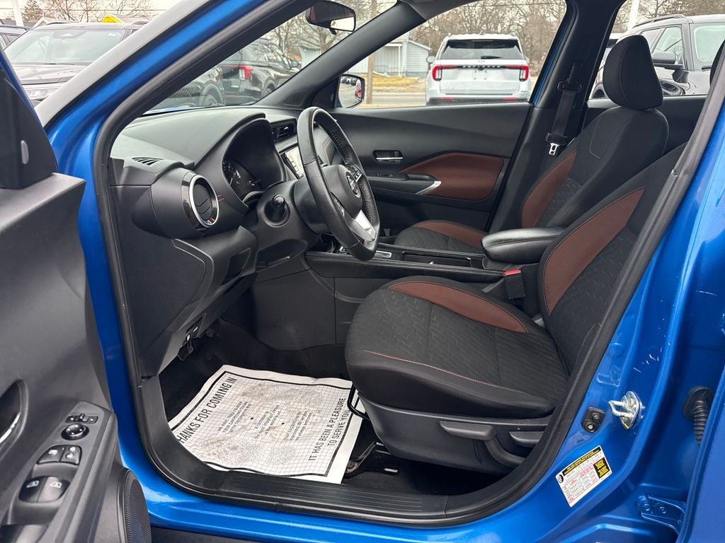 2021 Nissan Kicks SR